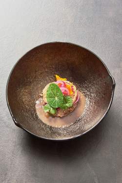 Maison Caillet , Plat